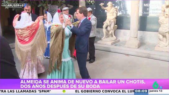 Alfonso Arús analiza el vídeo de Almeida bailando un chotis: "Parece un pelícano" Alfonso Arús analiza el vídeo de Almeida bailando un chotis: "Parece un pelícano"