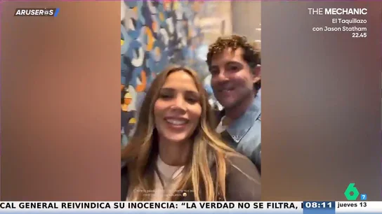 La divertida reacción de David Bisbal cuando una señora le pilla haciendo el tonto con Rosanna Zanetti en las escaleras La divertida reacción de David Bisbal cuando una señora le pilla haciendo el tonto con Rosanna Zanetti en las escaleras
