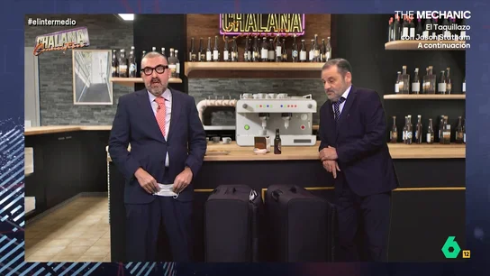 El 'brainstorming' de 'Ábalos' y 'Koldo' para deshacerse de las mascarillas: de hacer chaquetas a "provocar otra pandemia" Wyoming y Dani Mateo se convierten en 'José Luis Ábalos' y 'Koldo García' y, en este vídeo, buscan ideas para deshacerse de 3 millones de mascarillas ante el juicio que les espera en 'La Chalana Connection'.