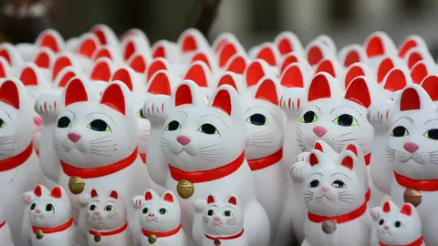 Maneki-nekos (gato de la suerte) Maneki-nekos (gato de la suerte)