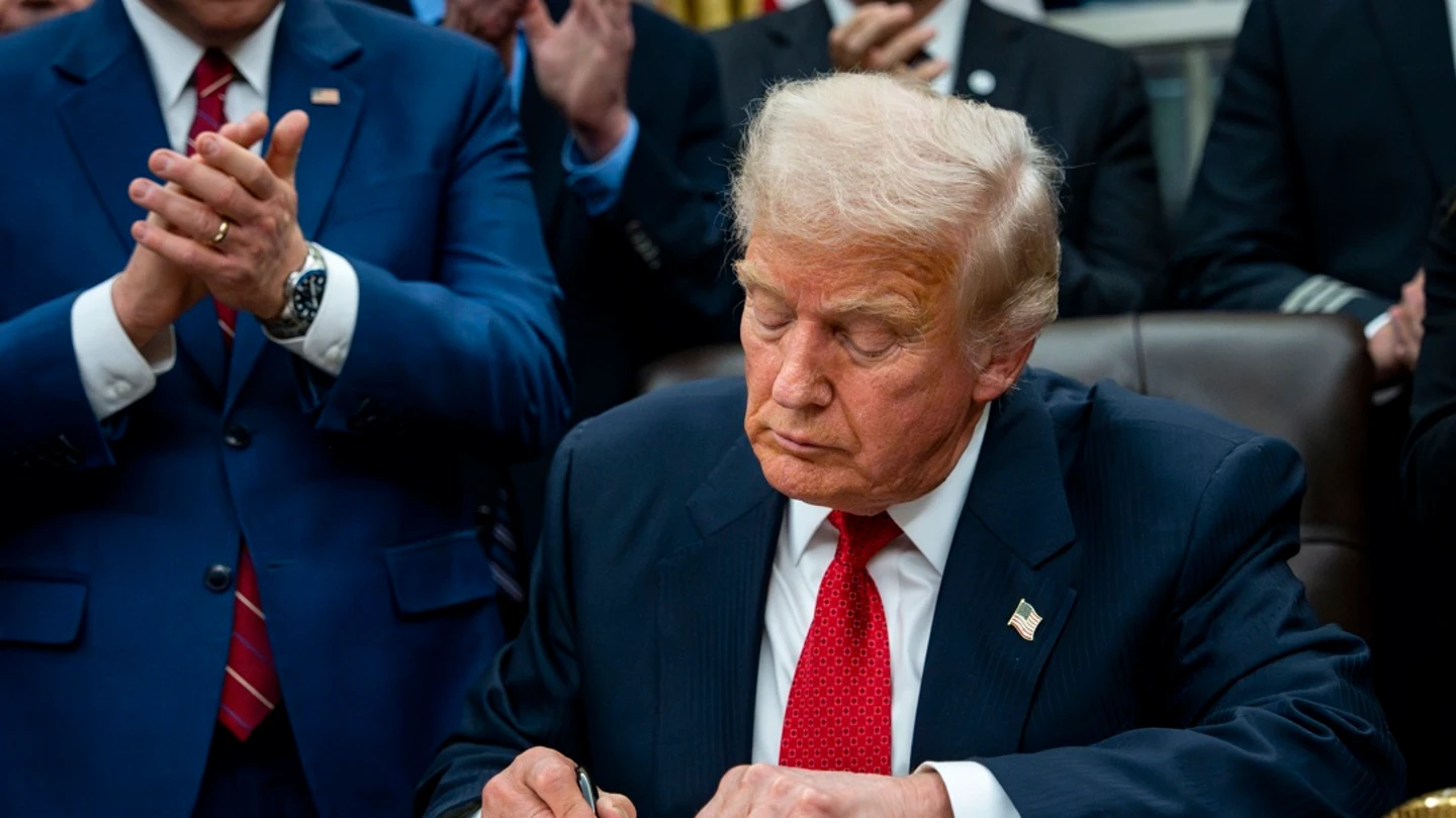 El presidente de Estados Unidos, Donald Trump, firma el fin del cierre de Gobierno El presidente de Estados Unidos, Donald Trump, firma el fin del cierre de Gobierno