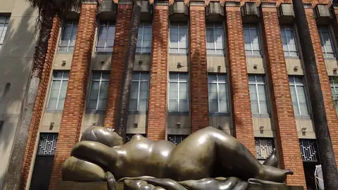 Venus durmiente en la entrada principal. Palacio Municipal de Medellín. Museo de Antioquia Venus durmiente en la entrada principal. Palacio Municipal de Medellín. Museo de Antioquia