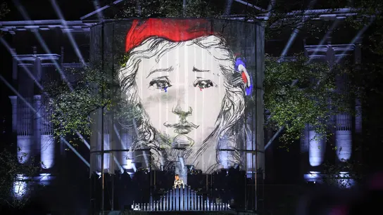 Entre rock y espiritualidad, París homenajea a las víctimas de los atentados terroristas del 13N Entre rock y espiritualidad, París homenajea a las víctimas de los atentados terroristas del 13N