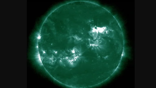 El Sol visto por el instrumento AIA del Observatorio de Dinámica Solar el 11 de noviembre El Sol visto por el instrumento AIA del Observatorio de Dinámica Solar el 11 de noviembre