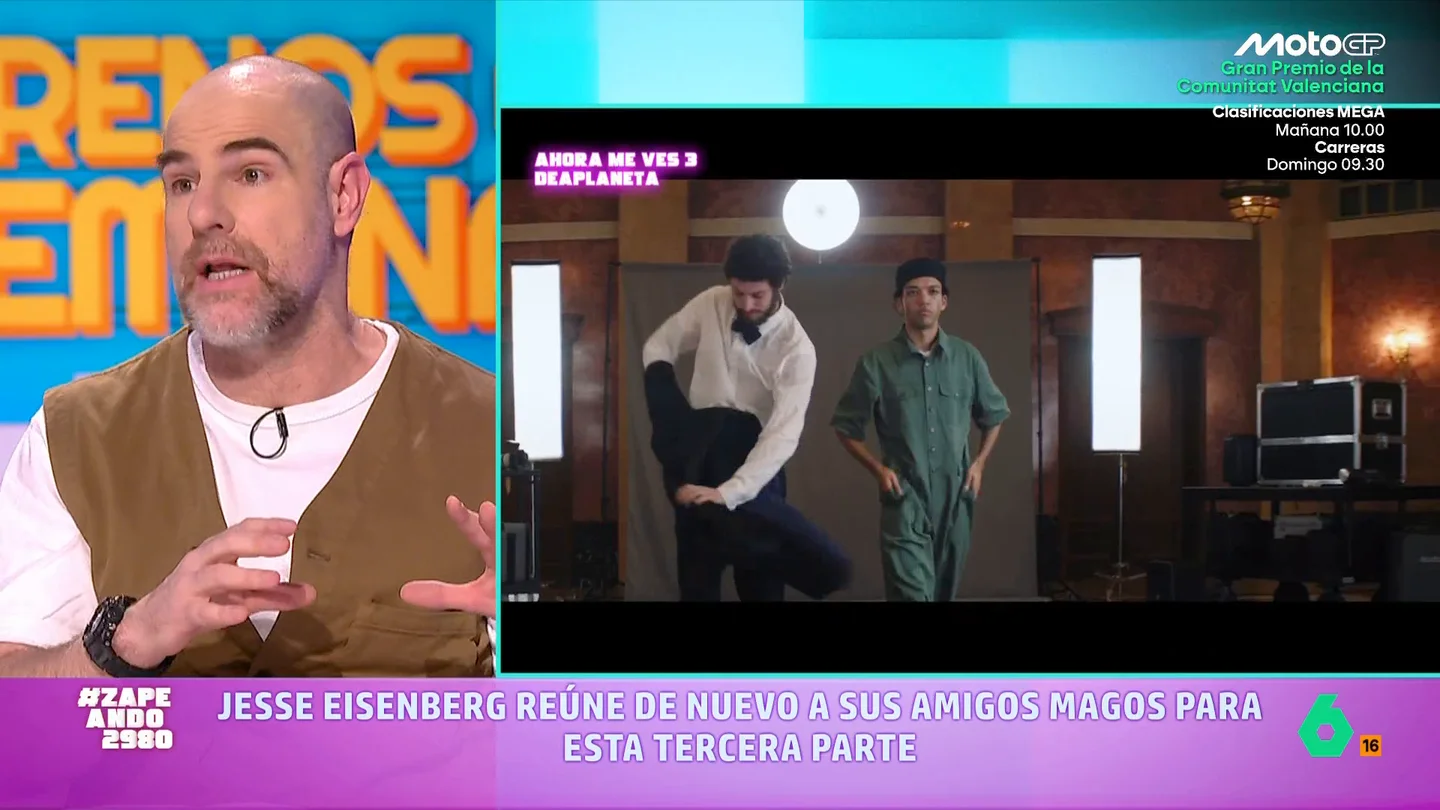 VÍDEO | Alberto Rey analiza la película de acción y magia 'Ahora me ves 3': "Es una película de cumpleaños infantil" La franquicia vuelve con una tercera entrega. En esta ocasión, los cuatro jinetes fichan a tres nuevos ilusionistas para robar el diamante reina más grande del mundo. Descubre la opinión del periodista experto en cine en el vídeo principal.