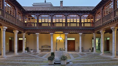 Patio del Palacio de Pimentel (Valladolid)