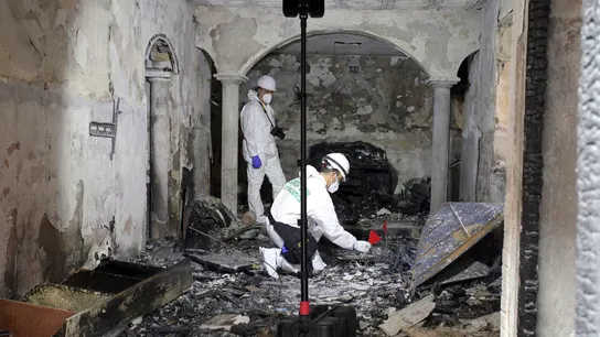 La Guardia Civil trabaja este viernes en la vivienda de la localidad granadina Las Gabias dónde ayer por la tarde se produjo un incendio que acabó con la vida de una niña. La Guardia Civil trabaja este viernes en la vivienda de la localidad granadina Las Gabias dónde ayer por la tarde se produjo un incendio que acabó con la vida de una niña.