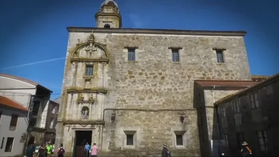 Los vecinos de Melide (A Coruña) se levantan contra el encalado de su iglesia Los vecinos de Melide (A Coruña) se levantan contra el encalado de su iglesia