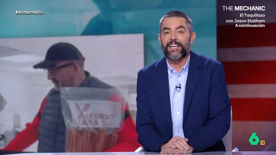 Dani Mateo, al ver a Koldo friendo chistorras: "Además de la UCO, le va a investigar Chicote, esa plancha tiene más mierda que Ábalos y él" Dani Mateo, al ver a Koldo friendo chistorras: "Además de la UCO, le va a investigar Chicote, esa plancha tiene más mierda que Ábalos y él"