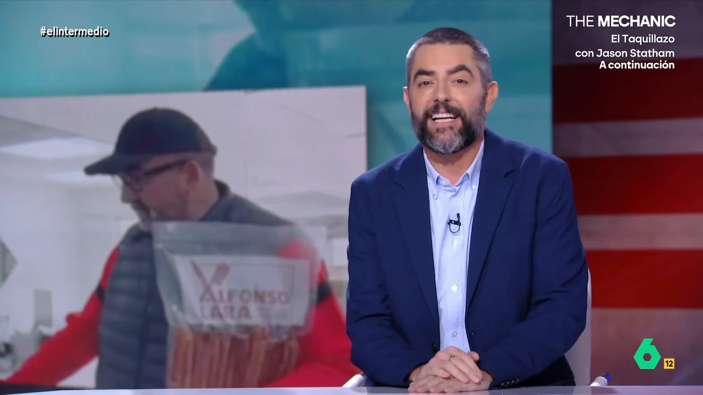 Dani Mateo, al ver a Koldo friendo chistorras: "Además de la UCO, le va a investigar Chicote, esa plancha tiene más mierda que Ábalos y él" Dani Mateo, al ver a Koldo friendo chistorras: "Además de la UCO, le va a investigar Chicote, esa plancha tiene más mierda que Ábalos y él"