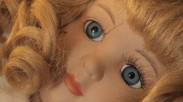 El extra&ntilde;o motivo por el que las mu&ntilde;ecas parecen &ldquo;mirarte&rdquo; incluso cuando no lo hacen