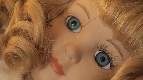 El extraño motivo por el que las muñecas parecen “mirarte” incluso cuando no lo hacen El extraño motivo por el que las muñecas parecen “mirarte” incluso cuando no lo hacen