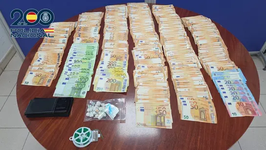 Detenido un septuagenario por vender droga desde su coche en Valencia Detenido un septuagenario por vender droga desde su coche en Valencia