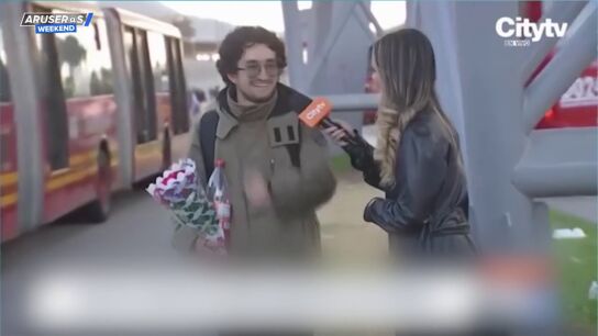 El v&iacute;deo viral del joven que camina dos horas y media para ir a ver a la mujer de la que est&aacute; enamorado
