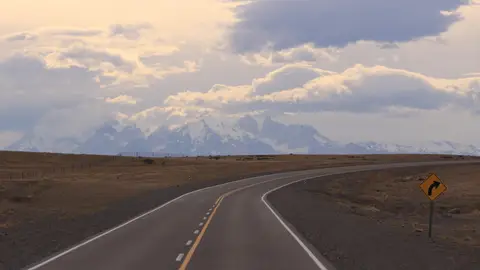Cordillera del Paine (Chile) vista desde la Ruta 40 a la altura de Santa Cruz Cordillera del Paine (Chile) vista desde la Ruta 40 a la altura de Santa Cruz
