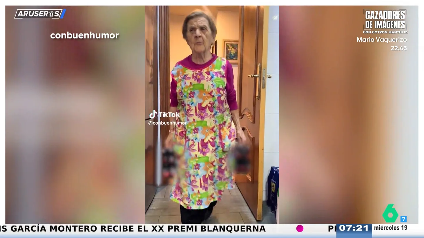 El divertido vídeo viral de la anciana que se entrena en el gimnasio solo para poder cargar botellines El divertido vídeo viral de la anciana que se entrena en el gimnasio solo para poder cargar botellines