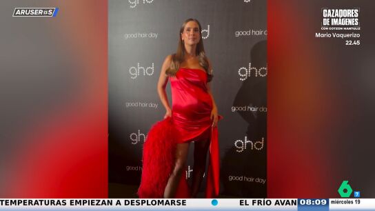 Mar&iacute;a Pombo y Dulceida acuden a una fiesta navide&ntilde;a en la que Leire Mart&iacute;nez canta 'Rosas'