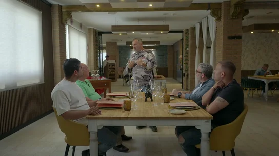 Así defiende el dueño del Bos Tauros a un hostelero filtrar su clientela: "Hay restaurantes clasistas y restaurantes guiristas, como el tuyo" Así defiende el dueño del Bos Tauros a un hostelero filtrar su clientela: "Hay restaurantes clasistas y restaurantes guiristas, como el tuyo"