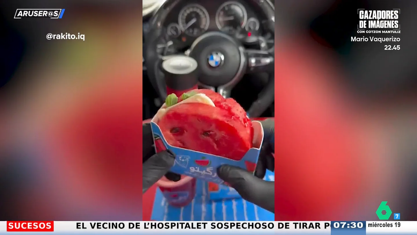 Alfonso Arús presenta en este vídeo "lo último en comida callejera": así es el bocata de sandía con queso feta y albahaca Alfonso Arús presenta en este vídeo "lo último en comida callejera": así es el bocata de sandía con queso feta y albahaca