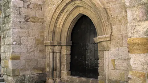 Detalle de la portada norte de la iglesia de Santa María la Nueva, en Zamora Detalle de la portada norte de la iglesia de Santa María la Nueva, en Zamora