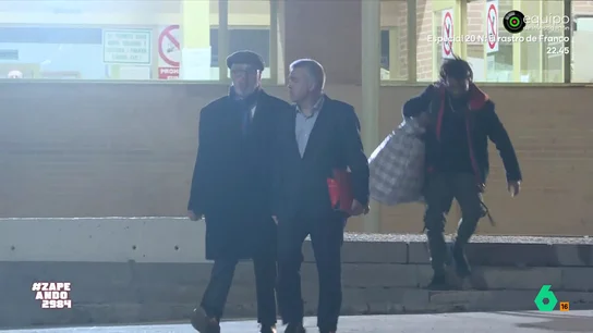 Zapeando desvela al verdadero protagonista de la salida de prisión de Santos Cerdán: "Debió de alucinar con la prensa esperándole" Zapeando analiza el otro lado de la salida de Santos Cerdán de prisión. Desde el "agobio" entre los medios de comunicación alrededor del exsecretario de Organización del PSOE, al preso que salió de la cárcel a la vez que él.