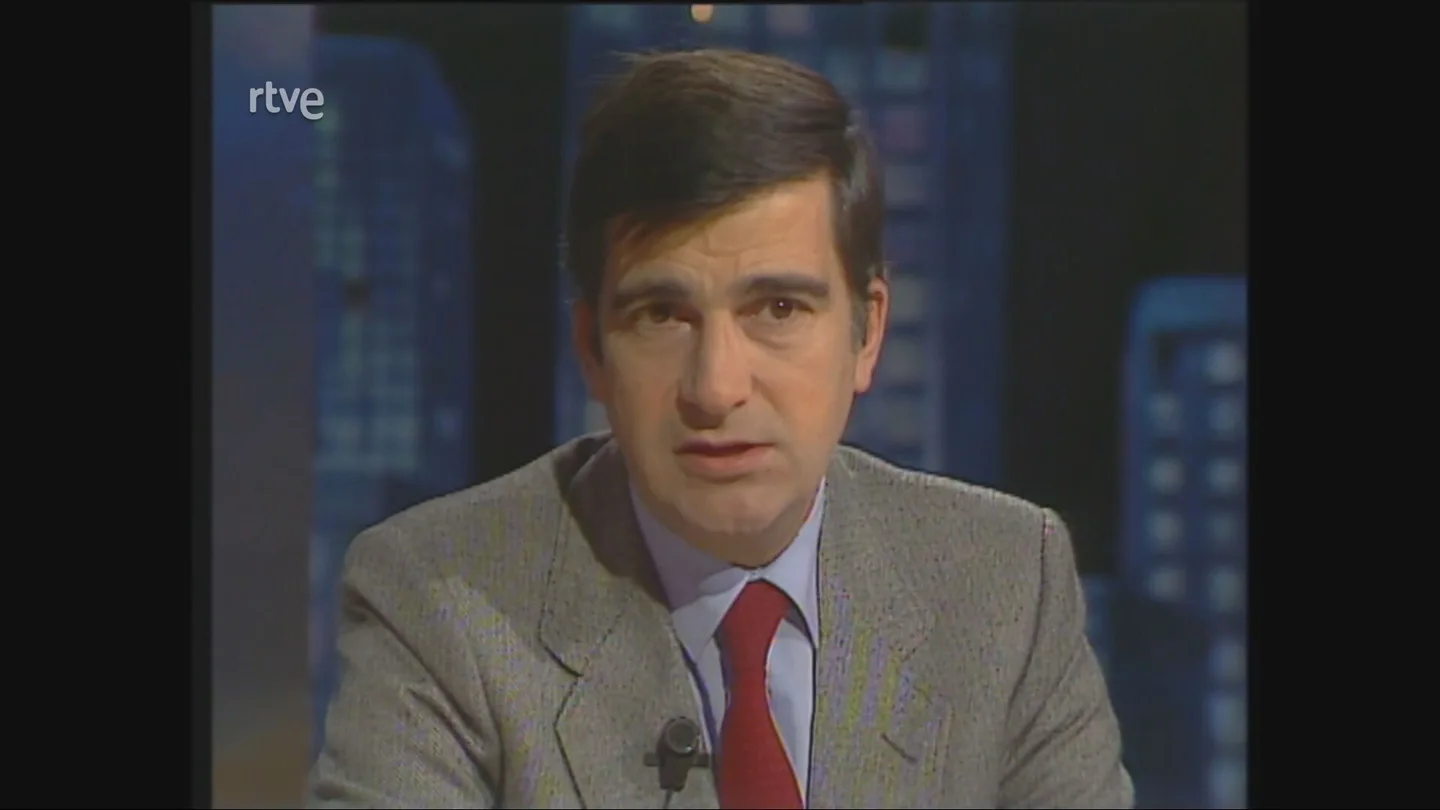 Ernest Lluch en una entrevista en Televisión Española. Ernest Lluch en una entrevista en Televisión Española.