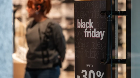 Un cartel de los descuentos por Black Friday en una tienda de Madrid en noviembre de 2025 Un cartel de los descuentos por Black Friday en una tienda de Madrid en noviembre de 2025