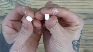 No, partir una pastilla no significa tomar “la mitad del medicamento” No, partir una pastilla no significa tomar “la mitad del medicamento”