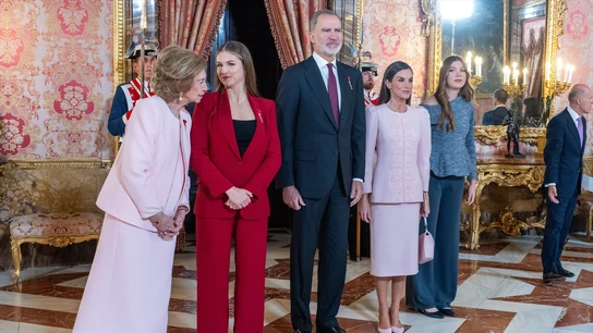 La familia real y doña Sofía durante la ceremonia de imposición del Toisón de Oro La familia real y doña Sofía durante la ceremonia de imposición del Toisón de Oro