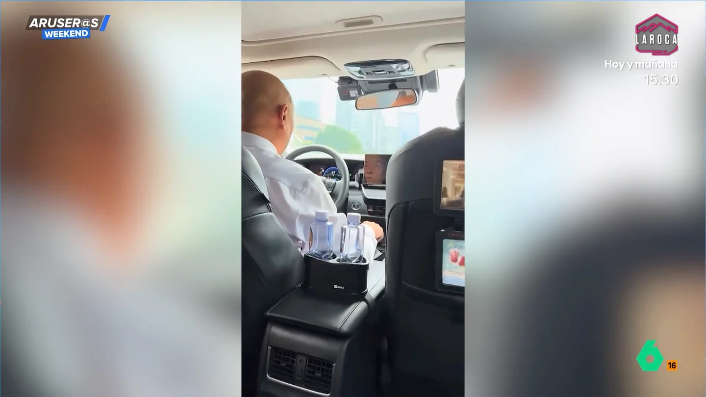 Un pasajero de un taxi graba en este vídeo cómo se está quedando dormido su conductor Un pasajero de un taxi graba en este vídeo cómo se está quedando dormido su conductor