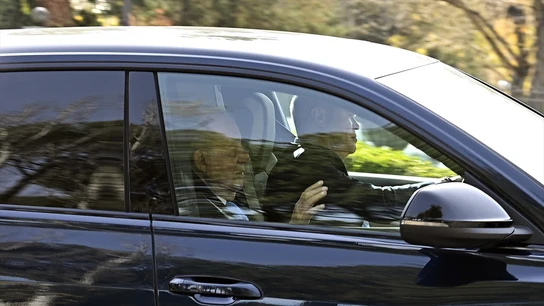 El Rey Juan Carlos a su llegada al Palacio El Pardo este sábado. El Rey Juan Carlos a su llegada al Palacio El Pardo este sábado.