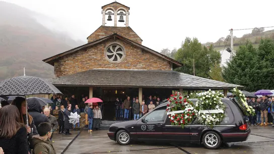 Funeral por Óscar Díaz, el minero fallecido en Cangas de Narcea Funeral por Óscar Díaz, el minero fallecido en Cangas de Narcea