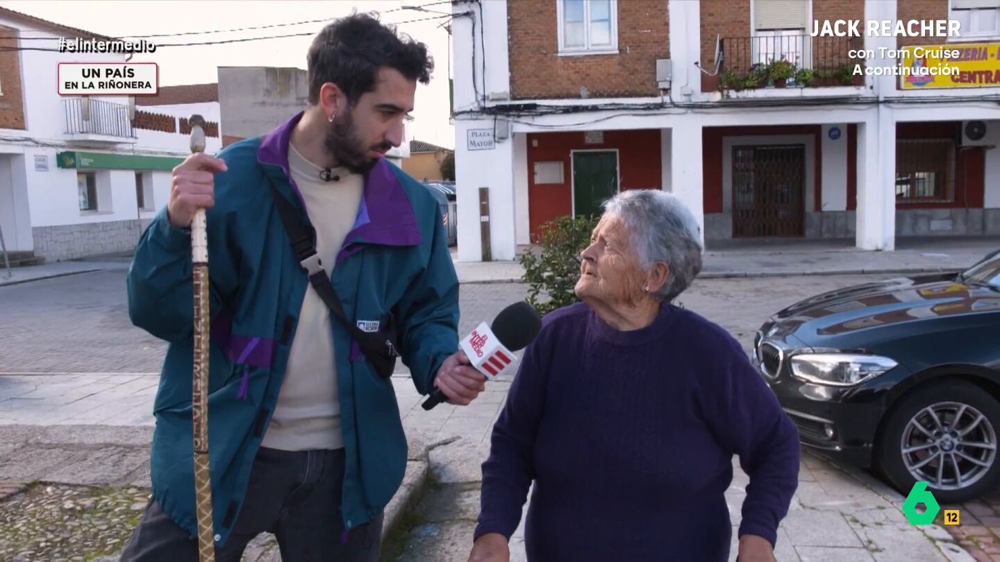 En la visita de Isma Ju&aacute;rez a Alberche del Caudillo, la verdadera protagonista ha sido Concha, una vecina con la que el reportero de El Intermedio ha tenido una divertida conversaci&oacute;n que se puede ver en este v&iacute;deo.