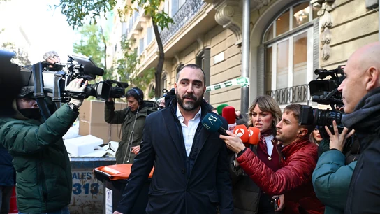 Víctor de Aldama atiende a los medios de comunicación a su salida de la Audiencia Nacional Víctor de Aldama atiende a los medios de comunicación a su salida de la Audiencia Nacional