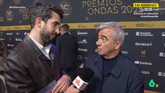 Isma Juárez propone un 'negocio' a Carles Francino: "¿No has pensado, cuando te retires de la radio, grabar ASMR?" El reportero ha ido hasta Barcelona con motivo de la entrega de los Premios Ondas. Juárez ha charlado con el presentador de 'La Ventana' sobre la emoción que supone ser premiado con este galardón.