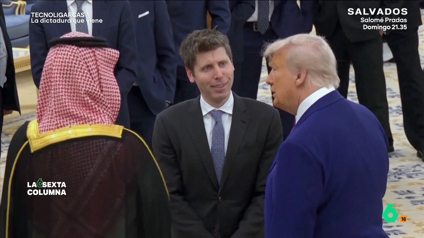 El giro de Sam Altman, el 'padre' de ChatGPT que pasó de pedir una renta universal por la IA y criticar a Trump, a alabarlo laSexta Columna analiza en este vídeo la figura de Sam Altman, cofundador de OpenAI, la empresa responsable de ChatGPT, que nació como una fundación sin ánimo de lucro para luego convertirse en un monopolio de la inteligencia artificial.