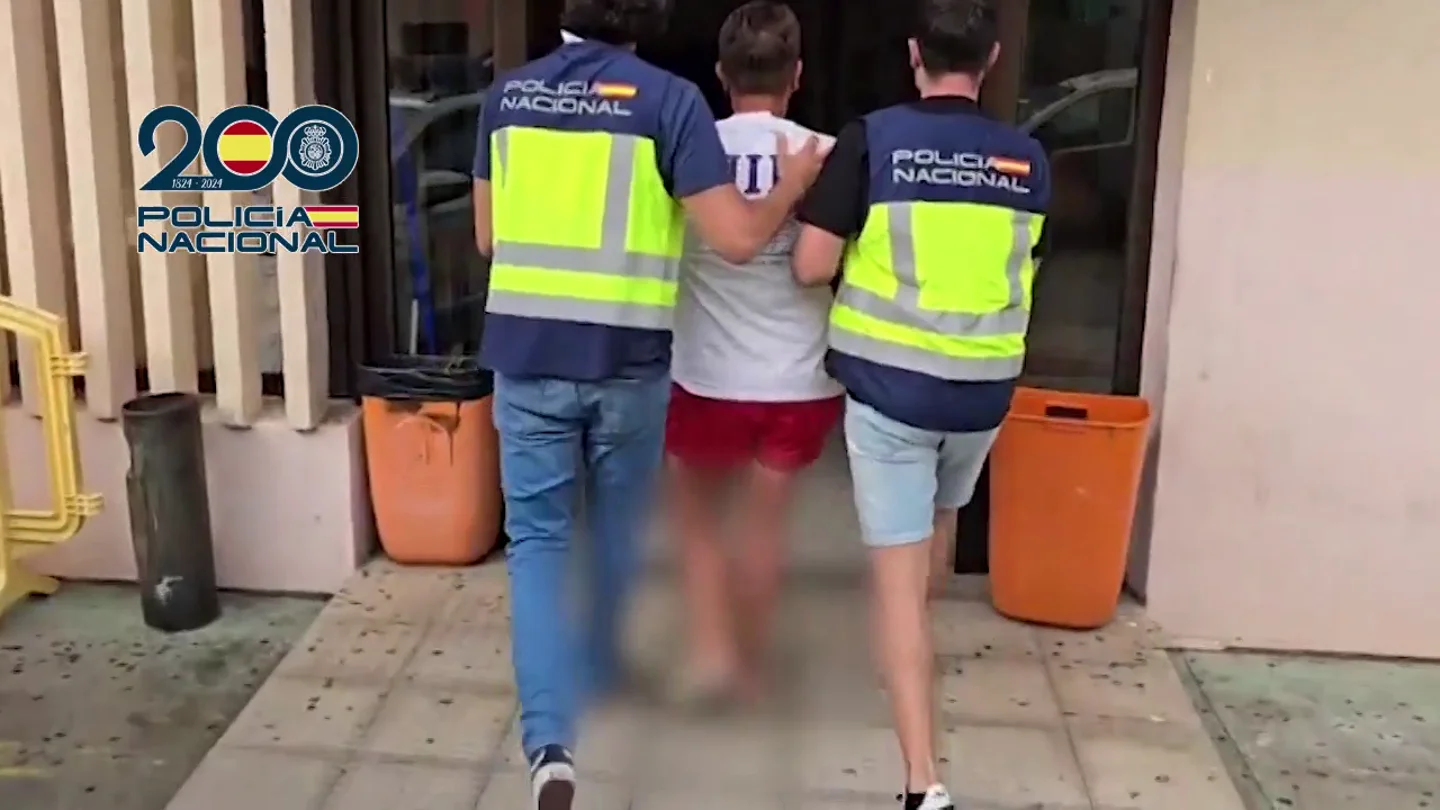 La Policía detiene a dos fugitivos de la camorra napolitana reclamados por Italia La Policía detiene a dos fugitivos de la camorra napolitana reclamados por Italia
