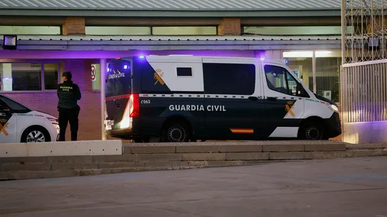 Vista del furgón policial que trasladó a José Luis Ábalos y Koldo García a la cárcel de Soto del Real Vista del furgón policial que trasladó a José Luis Ábalos y Koldo García a la cárcel de Soto del Real