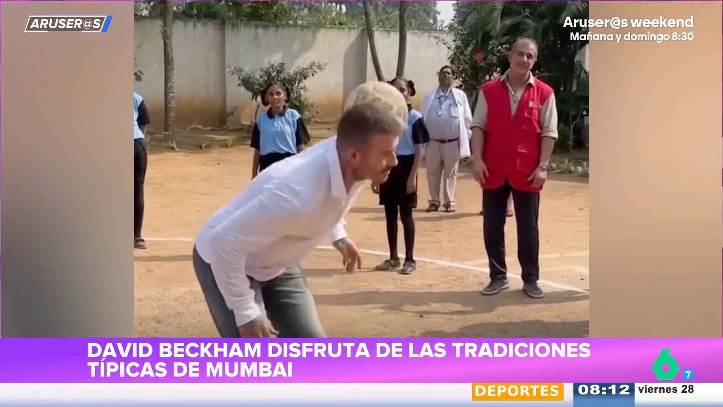 David Beckham juega al fútbol con los niños de Mumbai en su viaje a India como embajador de UNICEF David Beckham juega al fútbol con los niños de Mumbai en su viaje a India como embajador de UNICEF