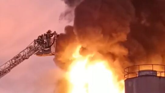 Incendio en una empresa de reciclaje de Caldes de Montbui, Barcelona