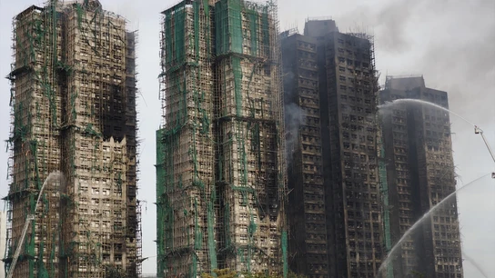 Imagen de los edificios incendiados en Hong Kong. Imagen de los edificios incendiados en Hong Kong.