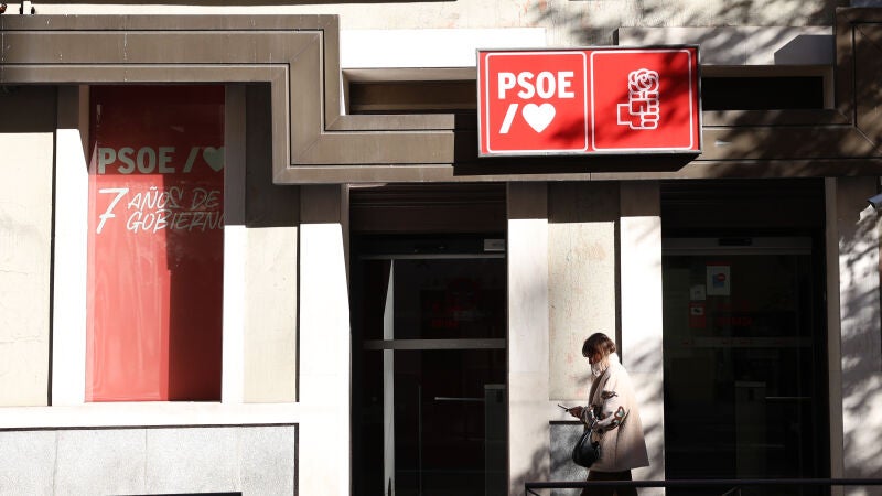 Fachada de la sede del PSOE en Ferraz, a 27 de noviembre de 2025