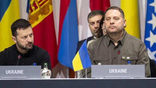 El presidente de Ucrania, Volodimir Zelenski, y su hasta ahora jefe de gabinete y mano derecha, Andriy Yermak. El presidente de Ucrania, Volodimir Zelenski, y su hasta ahora jefe de gabinete y mano derecha, Andriy Yermak.