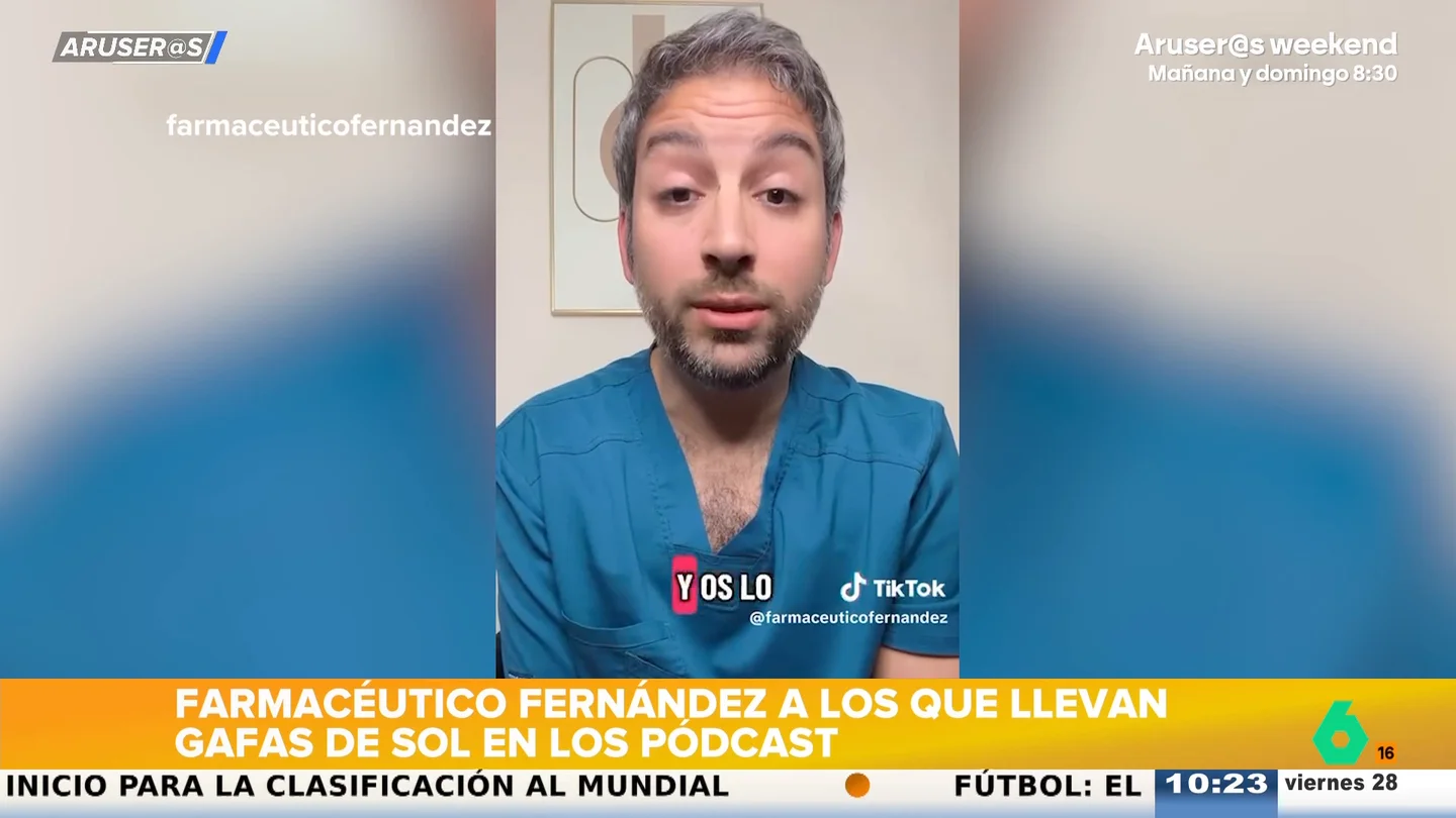 'Farmacéutico Fernández' critica la moda de llevar gafas de sol en tertulias de interior: "No os hace molar más" 'Farmacéutico Fernández' critica la moda de llevar gafas de sol en tertulias de interior: "No os hace molar más"