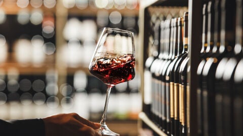 Copa de vino en bodega