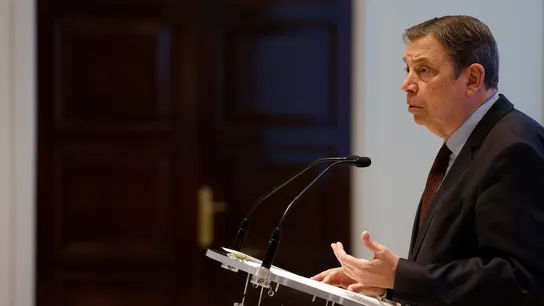 El Gobierno llama a la "tranquilidad" tras los casos de peste porcina africana en España. El Gobierno llama a la "tranquilidad" tras los casos de peste porcina africana en España.