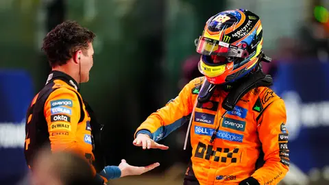 Lando Norris saluda a Oscar Piastri en el GP de Catar Lando Norris saluda a Oscar Piastri en el GP de Catar