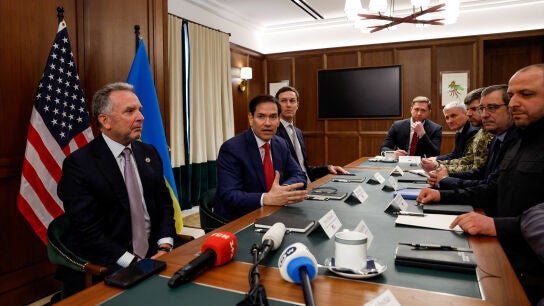 El secretario de Estado de EEUU, Marco Rubio, el enviado especial Witkoff y Jared Kushner se re&uacute;nen con una delegaci&oacute;n ucraniana en Florida.