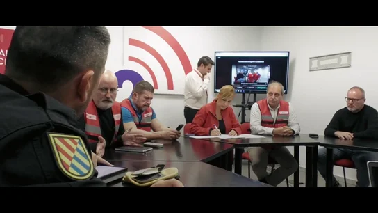 Pradas insiste en que nadie planteó enviar un ES-Alert hasta las 19:00 pese a ver a Suárez decir en un vídeo que se podía mandar "un mensaje a todos los móviles" a las 17:20 Pradas insiste en que nadie planteó enviar un ES-Alert hasta las 19:00 pese a ver a Suárez decir en un vídeo que se podía mandar "un mensaje a todos los móviles" a las 17:20