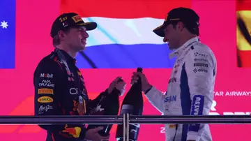 Max Verstappen y Carlos Sainz en el podio tras el GP de Catar Max Verstappen y Carlos Sainz en el podio tras el GP de Catar